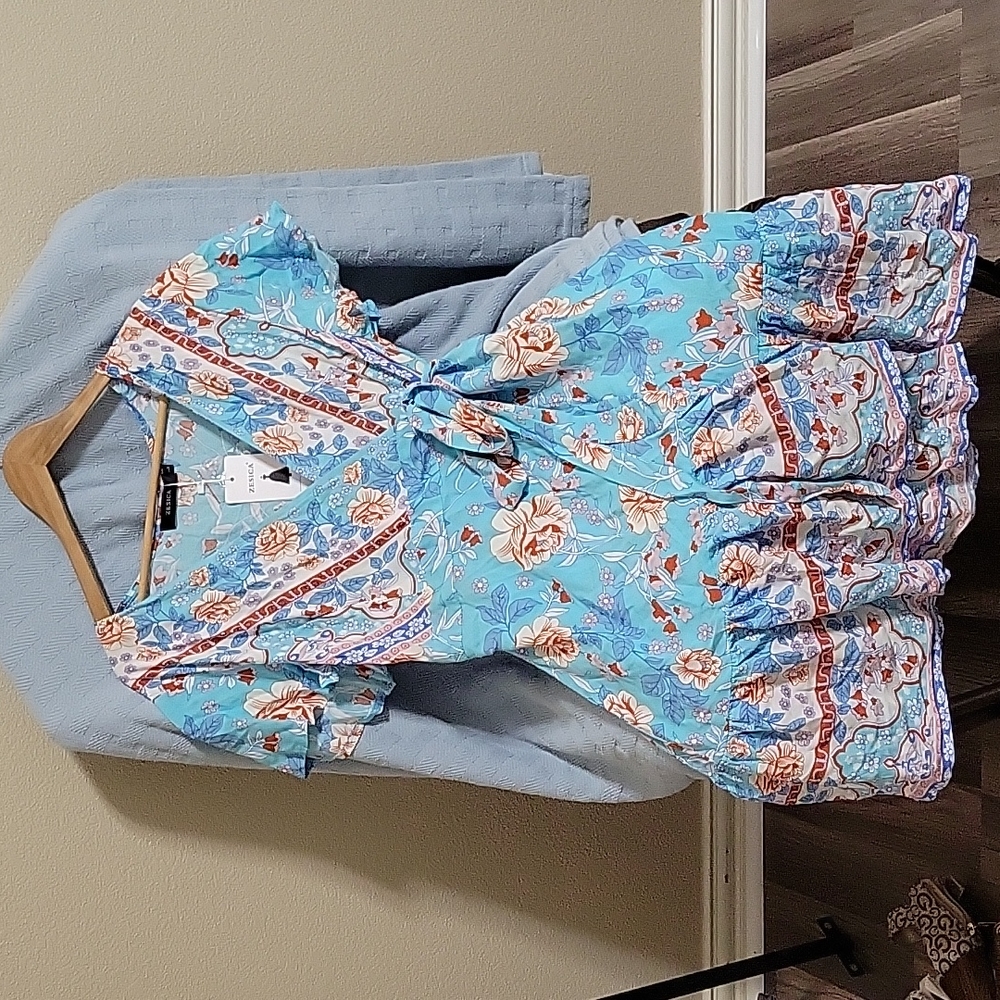 Zesica NWT wraparound floral dress